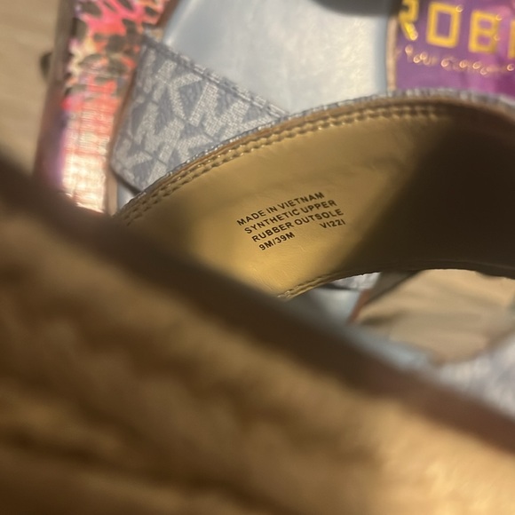 Blue on blue Michael Kors sandals - Picture 5 of 5